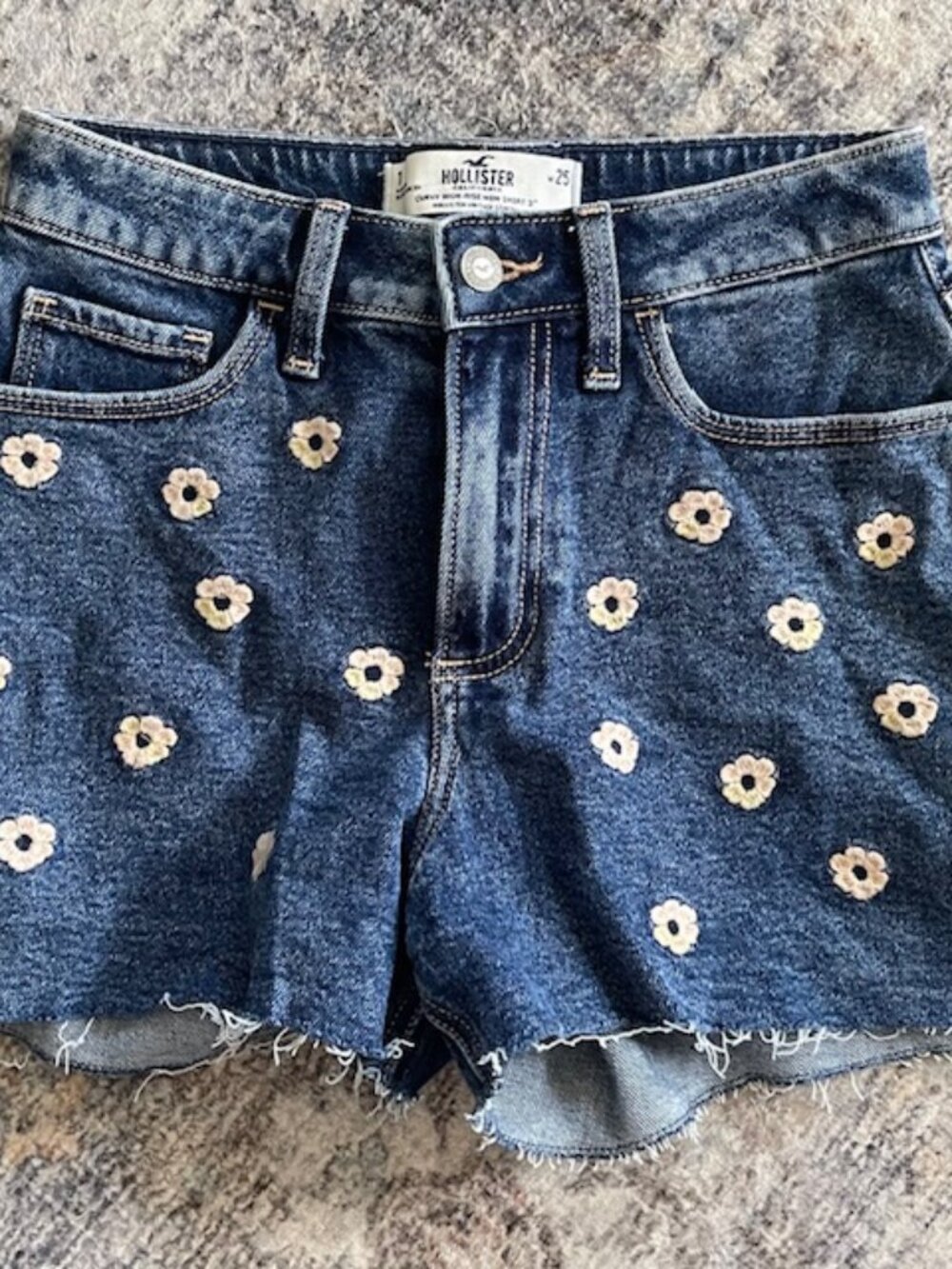 Women’s Hollister Embroidered Flower High Rise Denim Mom Shorts Size 1 / W25 T12